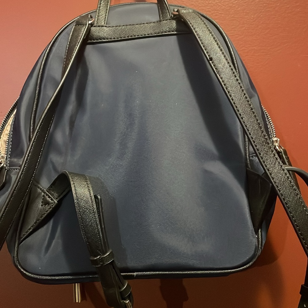 Guess small backpack - Picture 2 of 6